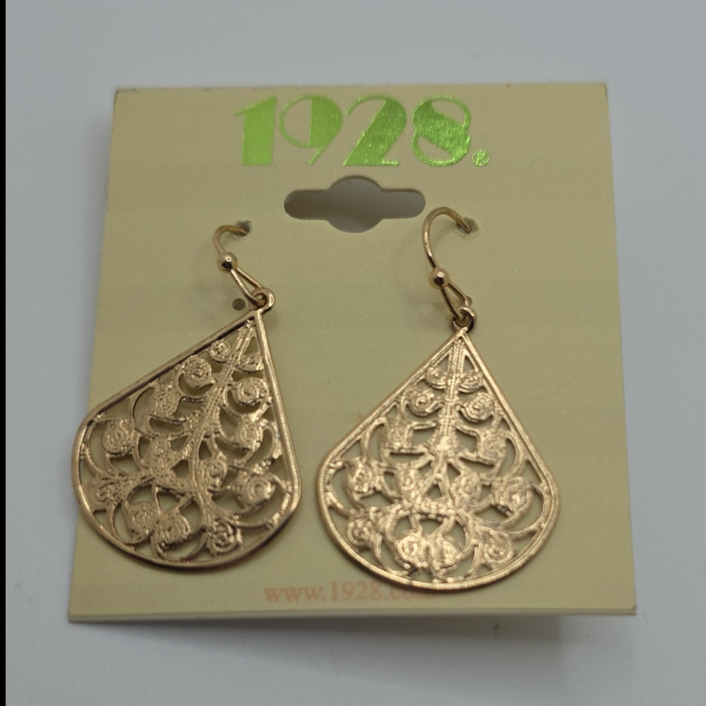 1928 Gold Tone Metal Filigree Teardrop Dangle Hook Earrings Lobe 20497